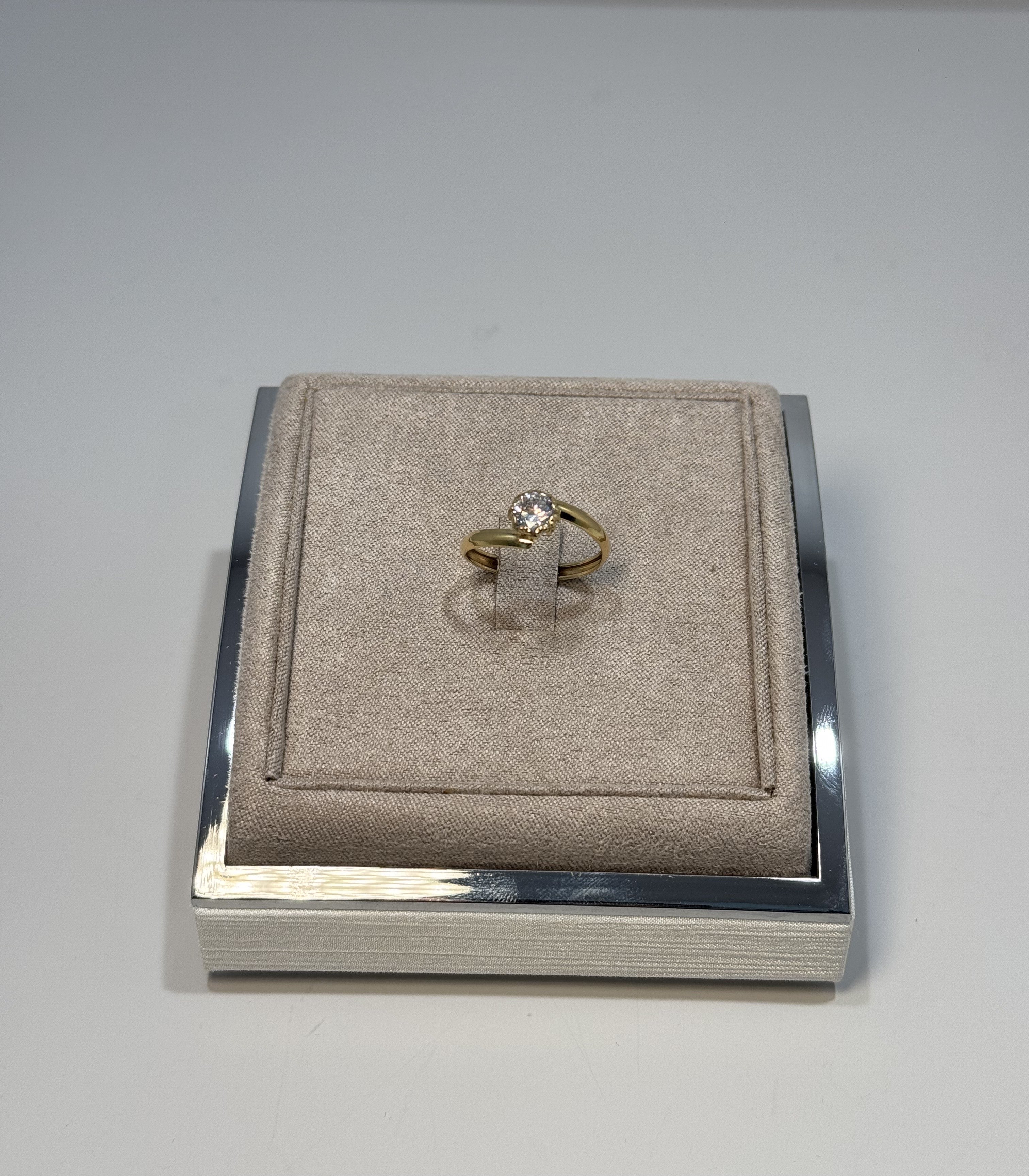 Anello da Donna in Oro Giallo e Zircone TIZ ANOR 15