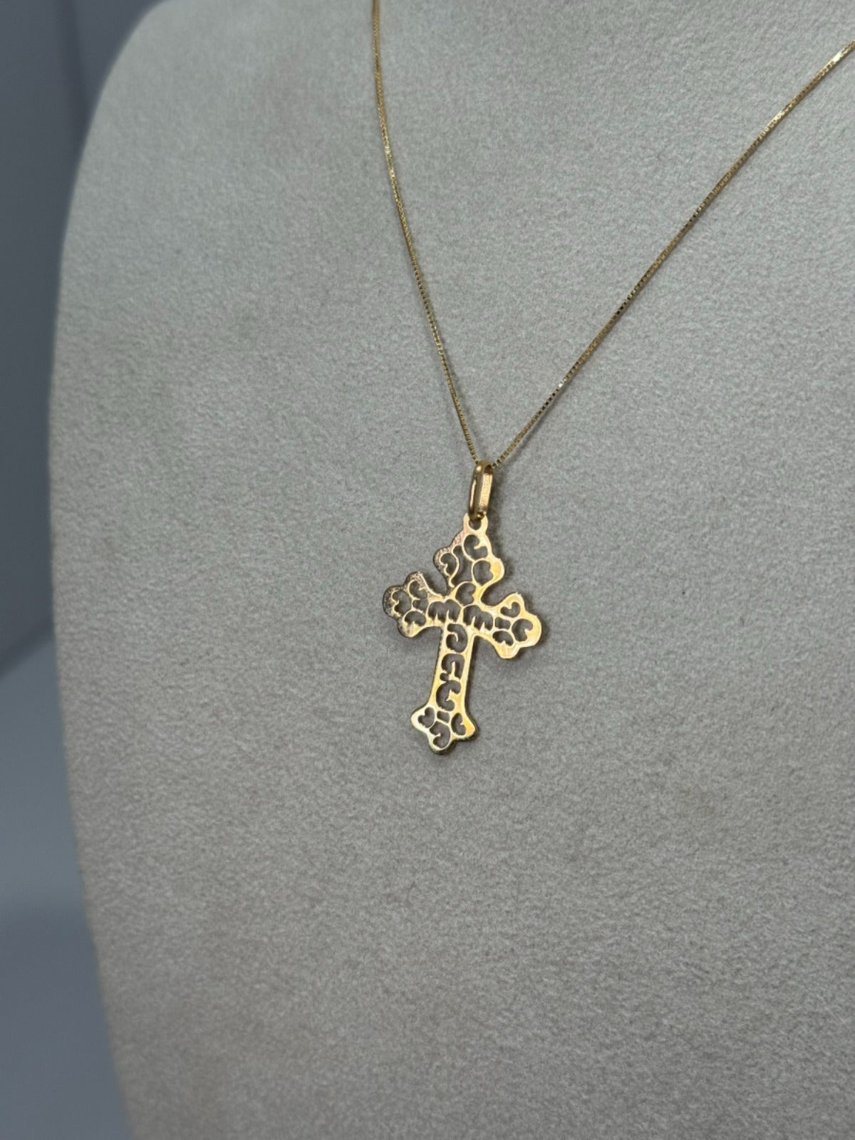 Collana con Croce Traforata Unisex in Oro Giallo 18kt