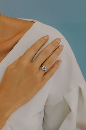 Anello in Oro Diamanti e Acquamarina Cuore Comete ANQ 313